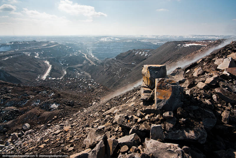 Illustration for article titled Former Soviet Mines Are Like Artificially Constructed Pits Of Hell